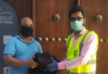 ബഹ്റൈൻ കെഎംസിസി ക്ക് മാസ്കുകൾ കൈമാറി ബംഗ്ലാദേശ് സ്വദേശി