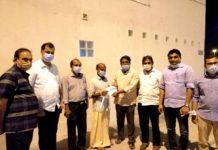 ഒഐസിസി ആലപ്പുഴ ജില്ലാ കമ്മിറ്റി വിമാന ടികെറ്റ് കൈമാറി