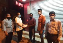 ഐ വൈ സി സി ടിക്കറ്റ് കൈമാറി