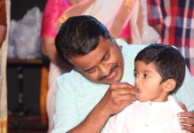 സമാജം പ്രസിഡന്റ് ശ്രീ പി വി രാധാകൃഷ്ണ പിള്ള കുരുന്നുകൾക്ക് ആദ്യാക്ഷരം കുറിച്ചു.