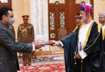 ഒമാന് ഭരണാധികാരിയ്ക്ക് നിയമനപത്രം കൈമാറി ഇന്ത്യന് അംബാസിഡര്