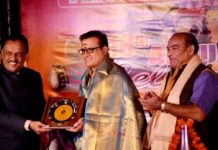 സന്തോഷ് കൈലാസിന് പ്രവാസി കലാചാര്യ പുരസ്കാരം