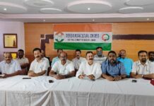 കെ പി സി സി അച്ചടക്കകസമിതി സമിതി ചെയർമാൻ ഒമാനിൽ ഉള്ളപ്പോൾ തന്നെ അഡ്ഹോക് കമ്മിറ്റിയിൽ പൊട്ടിത്തെറി…