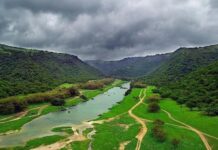 ദോഫാർ ഗവർണെറ്റിലെ വാദി ദർബത് പാർക്കിലേക്കുള്ള റോഡ് അടച്ചതായി റോയൽ ഒമാൻ പോലീസ്..