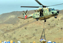 ഗ്രാമീണർക്ക് ഒമാൻ റോയൽ എയർഫോഴ്സ് ഉപഭോഗവസ്തുക്കൾ എത്തിച്ചു