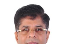 പ്രവാസി വെൽഫെയർ പ്രഥമ ബിസിനസ് -സോഷ്യൽ ഐക്കൺ അവാർഡ് പമ്പാവാസൻ നായർക്ക്