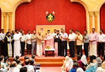 ഫാദര് പോള് മാത്യുവിന് യാത്രയയപ്പ് നല്കി.