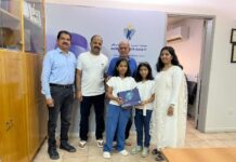 സ്വാതന്ത്ര്യദിനത്തിൽ കാൻസർ രോഗികൾക്ക് മുടി ദാനം നൽകി ഇരട്ട സഹോദരിമാരും അമ്മയും