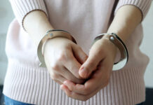 സ്പോൺസറുടെ അക്കൗണ്ടിൽ നിന്ന് പണം മോഷ്ടിച്ചതിന് ഏഷ്യൻ യുവതിയെ അറസ്റ്റ് ചെയ്തു