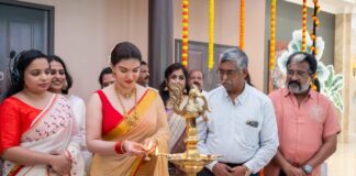 മസ്കത്തിൽ ഓണം വർണ്ണപ്പൊലിമയോടെ, ഹണി റോസും കൂടെ
